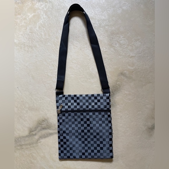 Checkered Crossbody Bag – Multi-Compartment, Chic & Functional - Picture 2 of 2